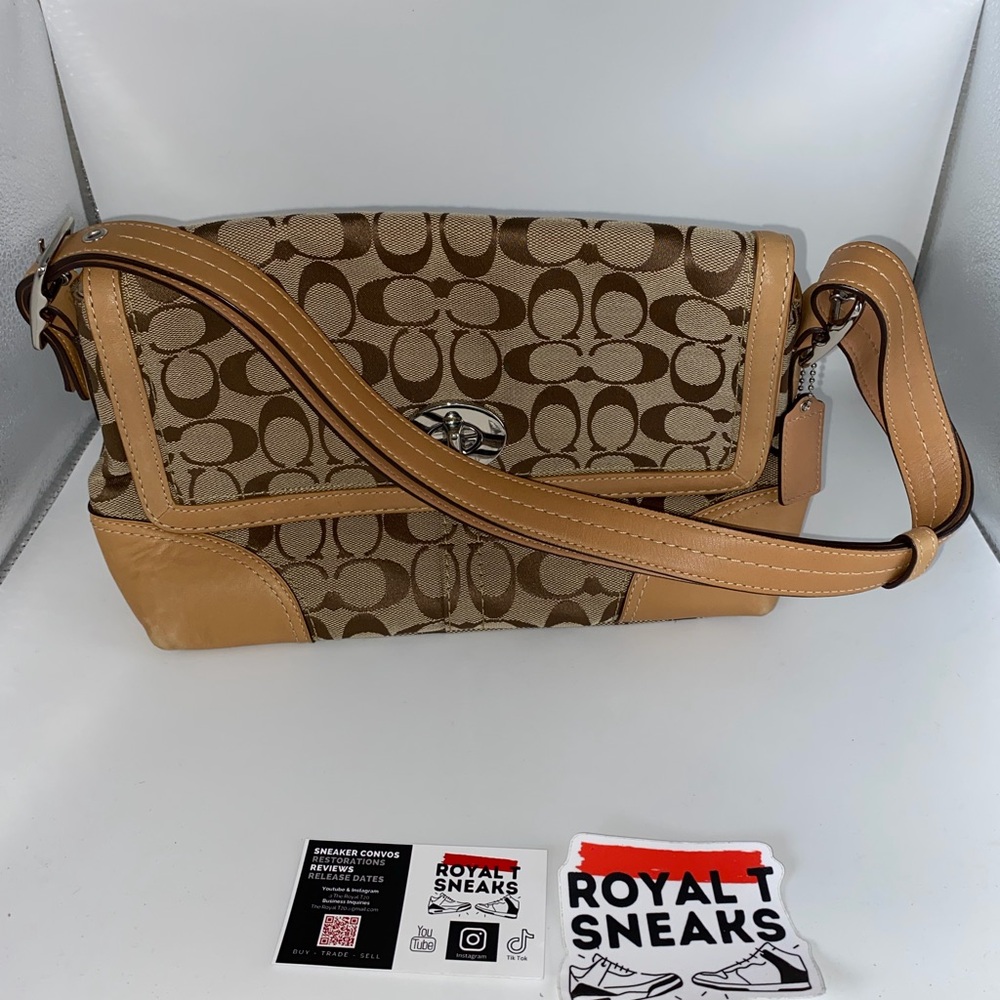 Stylish vintage Coach Hand Bag